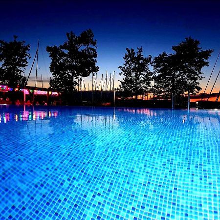 Bl Lakeside Apartman Balatonlelle Eksteriør billede