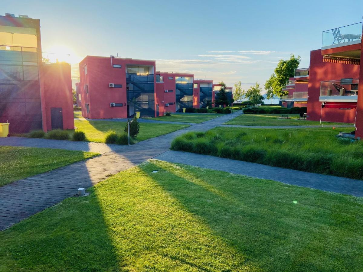 Bl Lakeside Apartman Balatonlelle Eksteriør billede