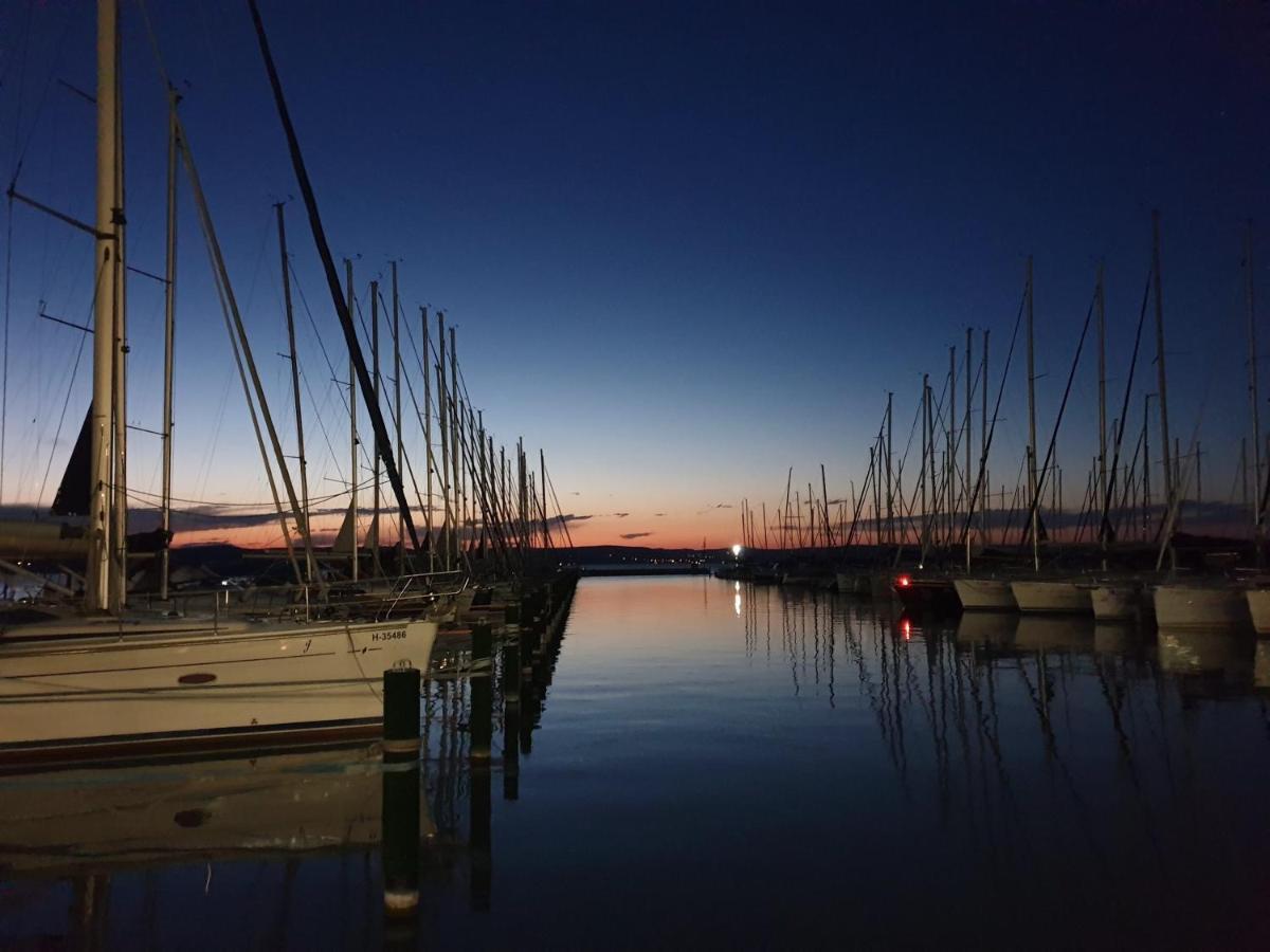 Bl Lakeside Apartman Balatonlelle Eksteriør billede