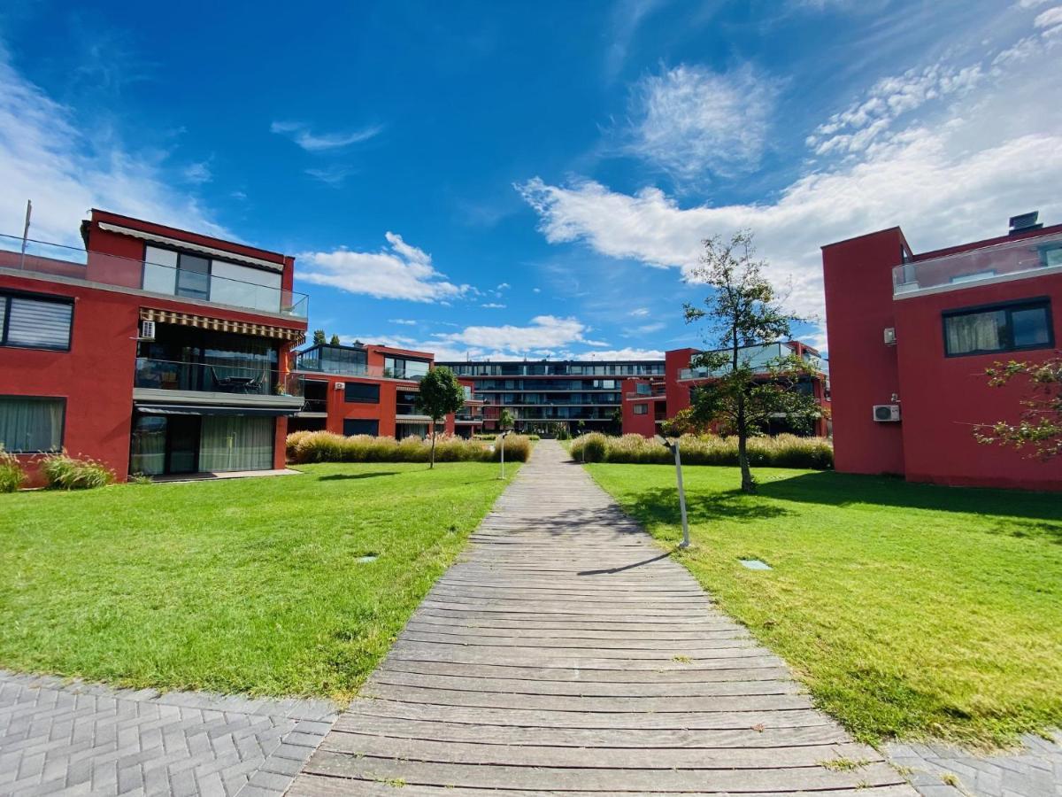 Bl Lakeside Apartman Balatonlelle Eksteriør billede