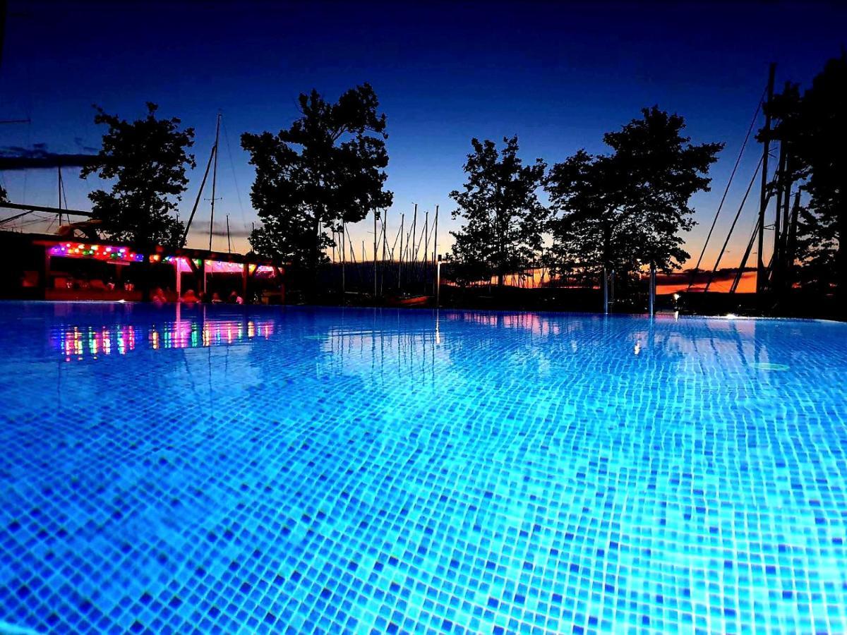 Bl Lakeside Apartman Balatonlelle Eksteriør billede