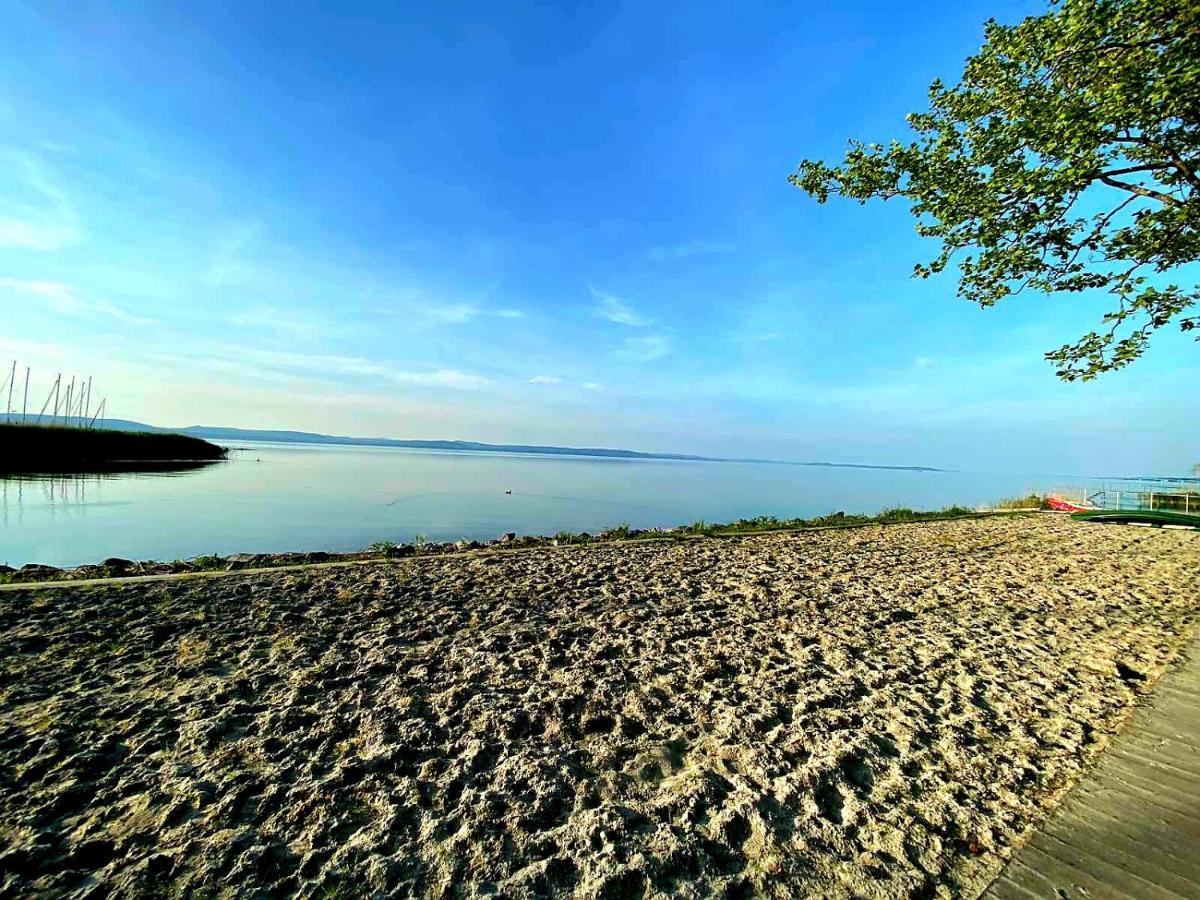Bl Lakeside Apartman Balatonlelle Eksteriør billede