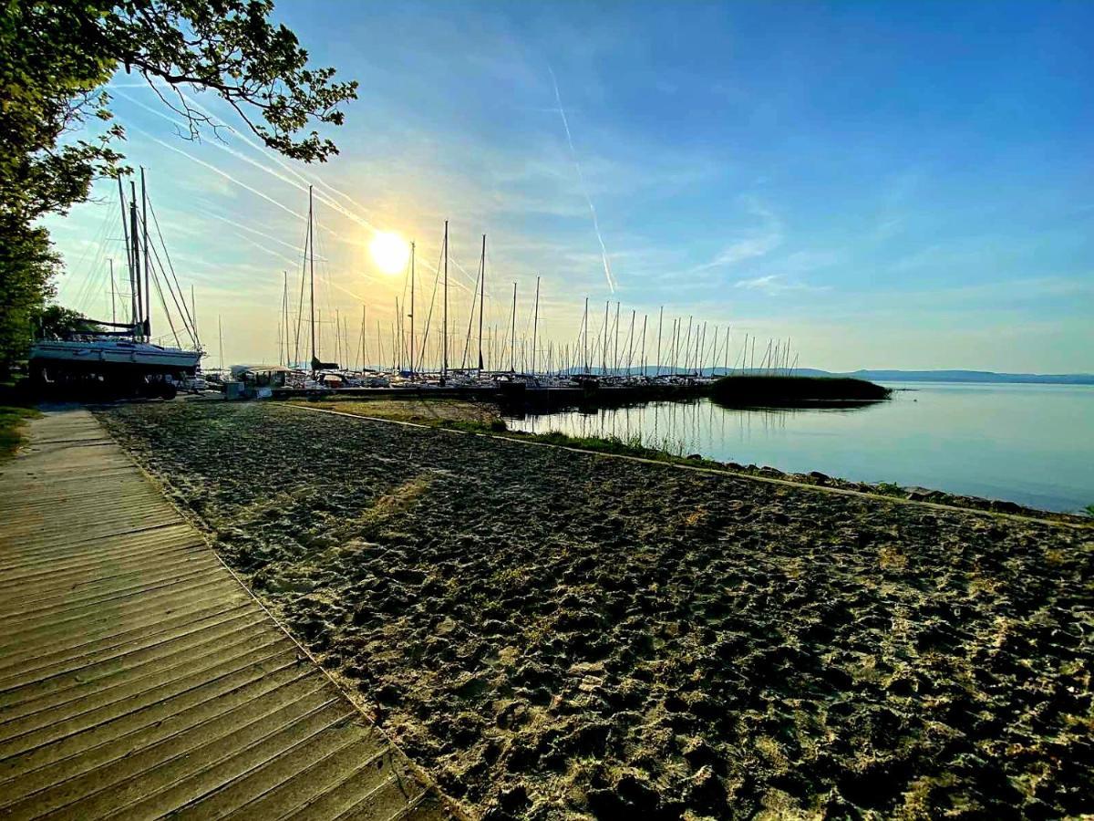 Bl Lakeside Apartman Balatonlelle Eksteriør billede
