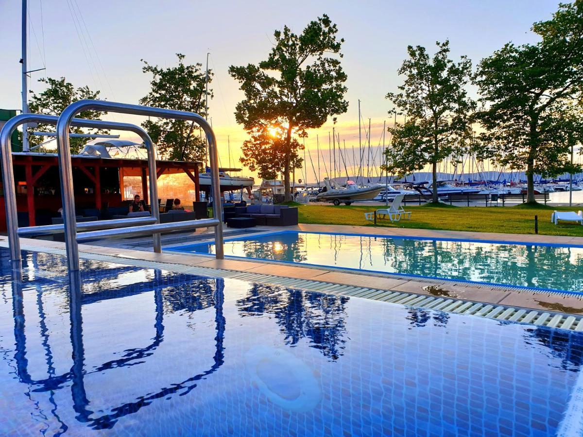 Bl Lakeside Apartman Balatonlelle Eksteriør billede